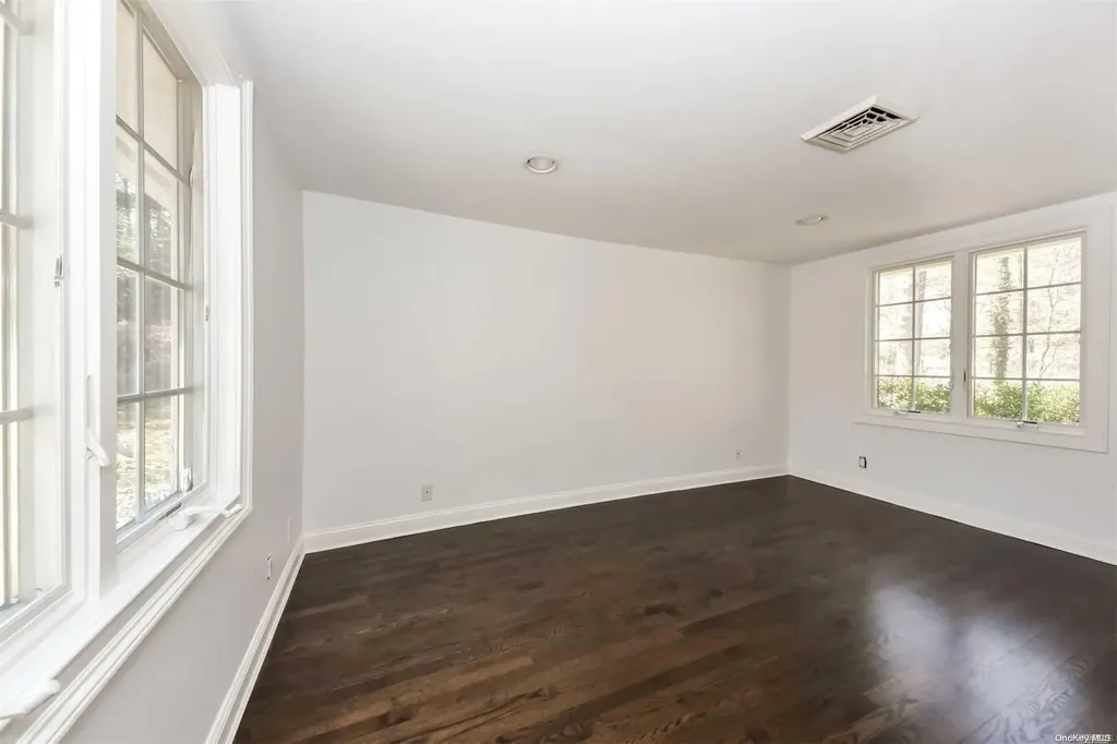 1 Parish Drive Locust Valley NY 11560
