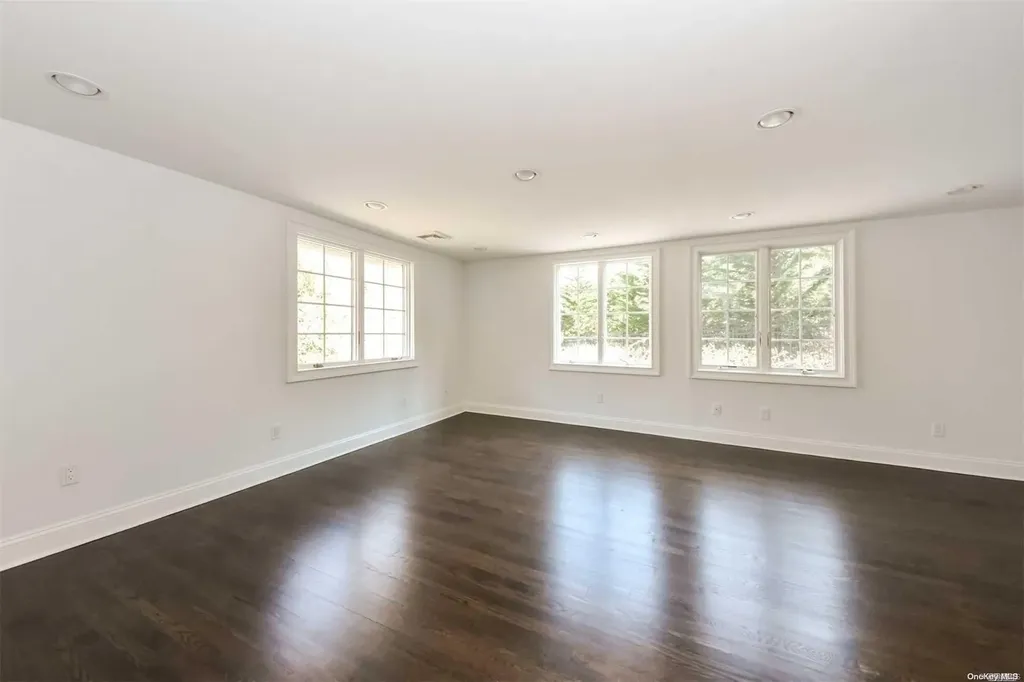1 Parish Drive Locust Valley NY 11560