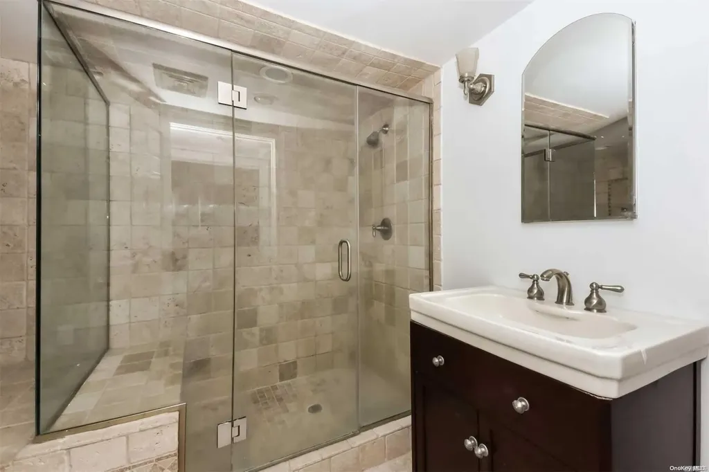 1 Parish Drive Locust Valley NY 11560