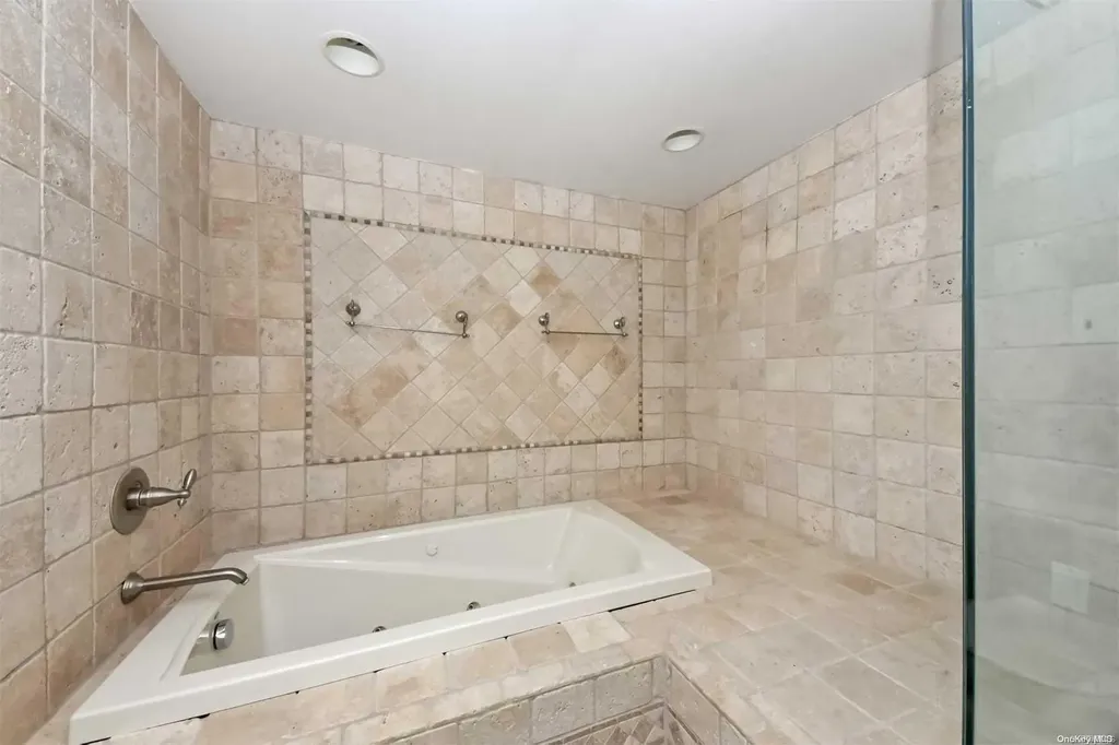 1 Parish Drive Locust Valley NY 11560