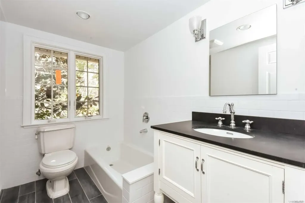 1 Parish Drive Locust Valley NY 11560