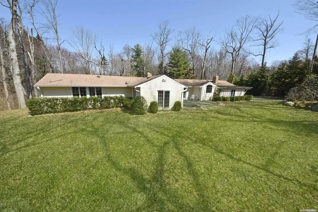1 Parish Drive Locust Valley NY 11560