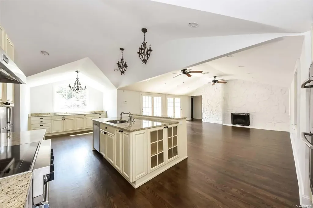 1 Parish Drive Locust Valley NY 11560