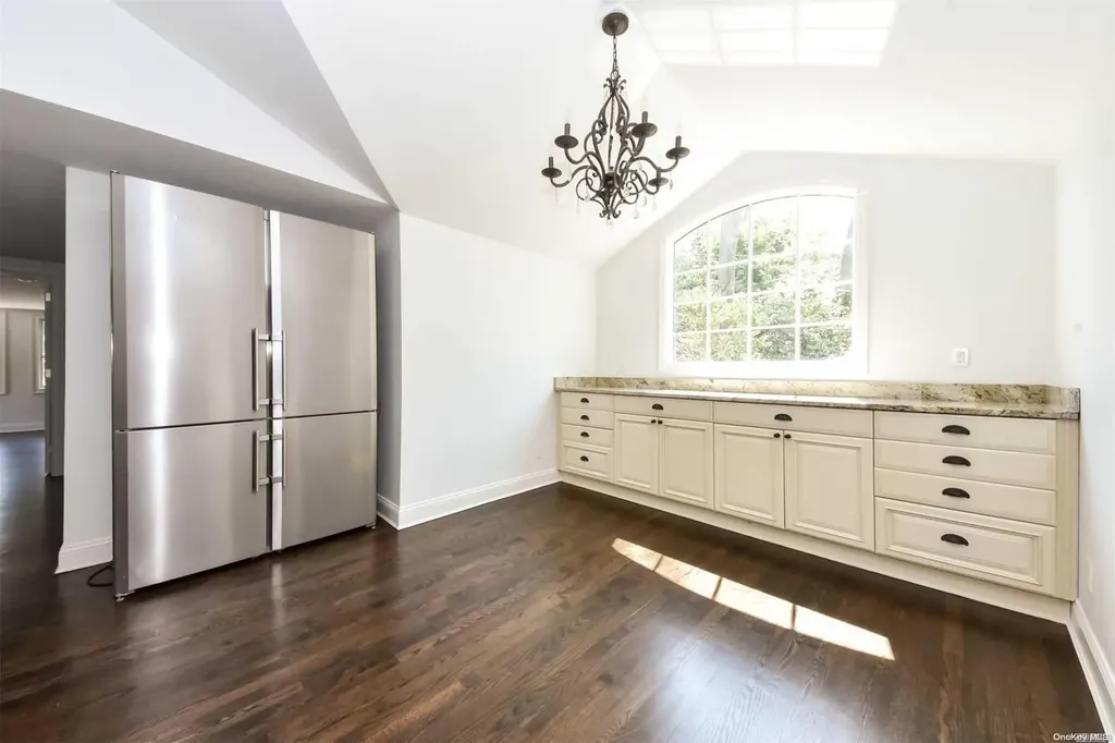 1 Parish Drive Locust Valley NY 11560