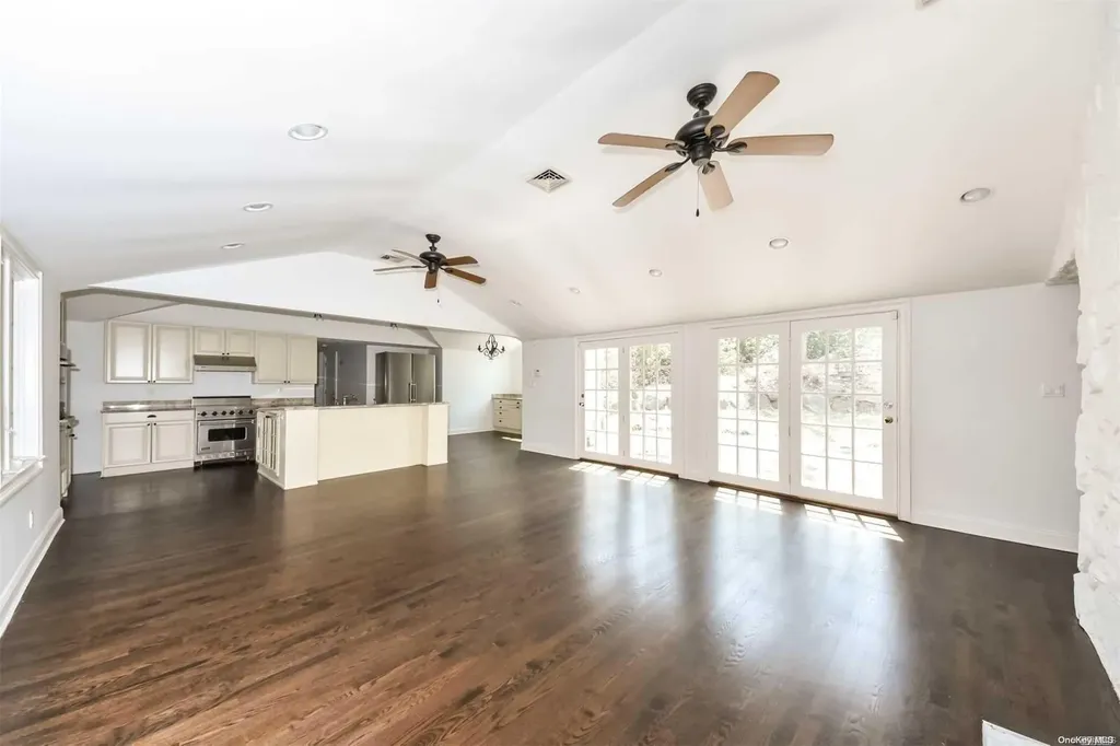 1 Parish Drive Locust Valley NY 11560