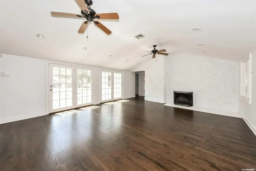 1 Parish Drive Locust Valley NY 11560
