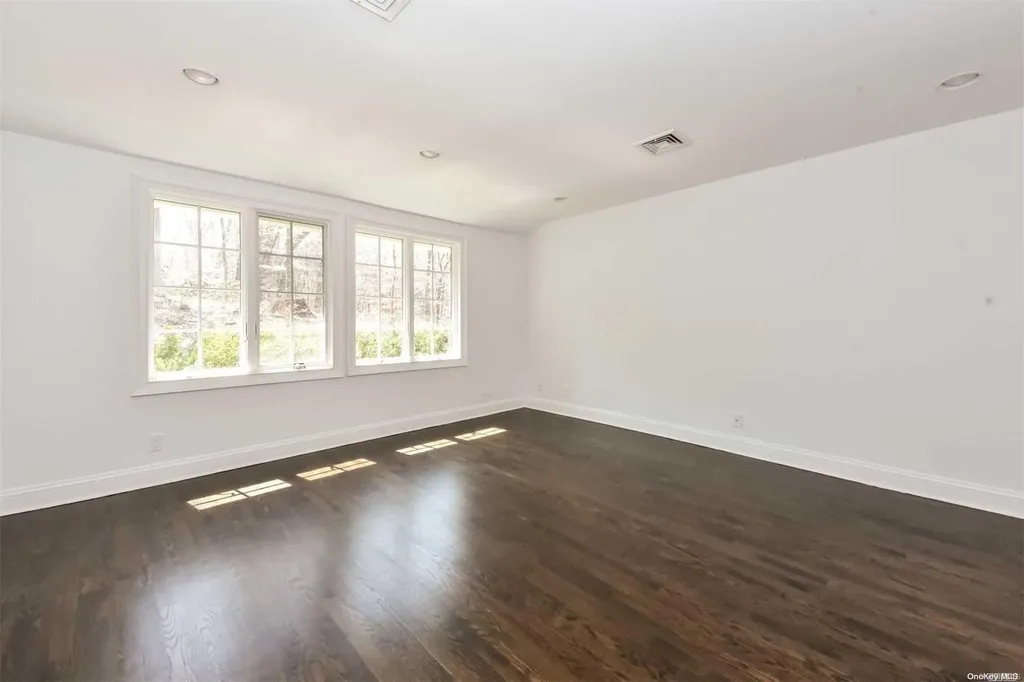 1 Parish Drive Locust Valley NY 11560