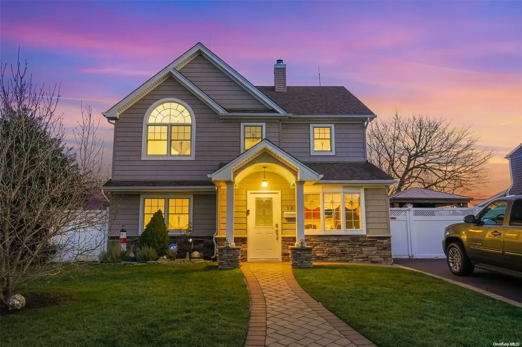 18 Plow Lane Levittown NY 11756