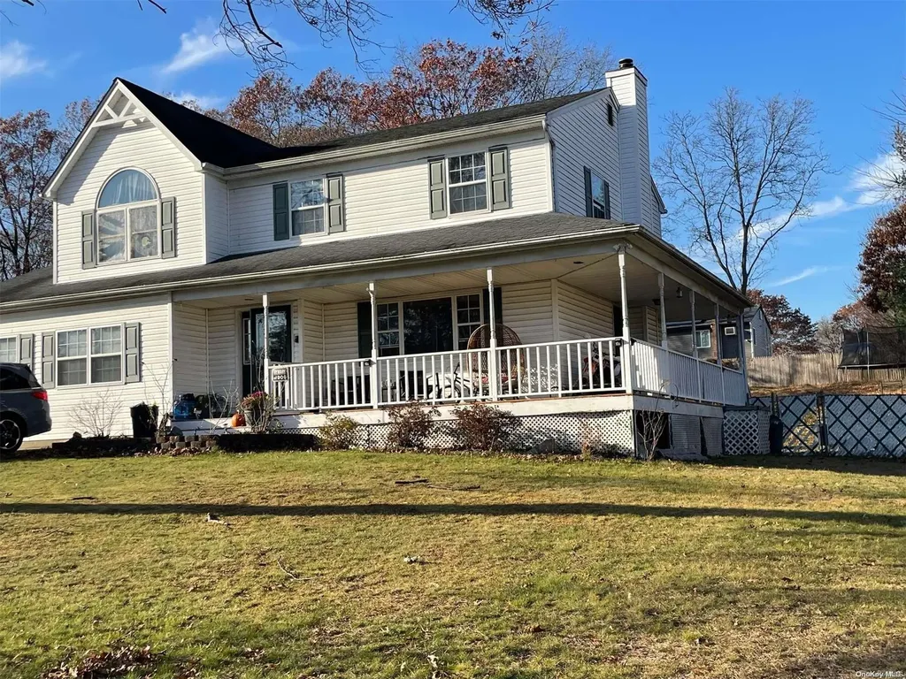 35 Sandy Lane Selden NY 11784