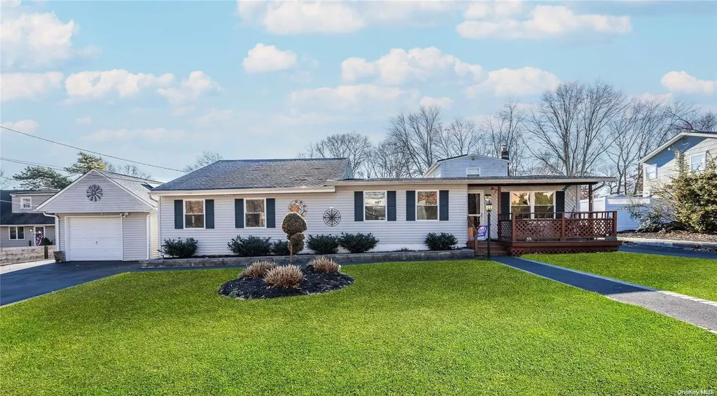 54 Champlin Street Ronkonkoma NY 11779