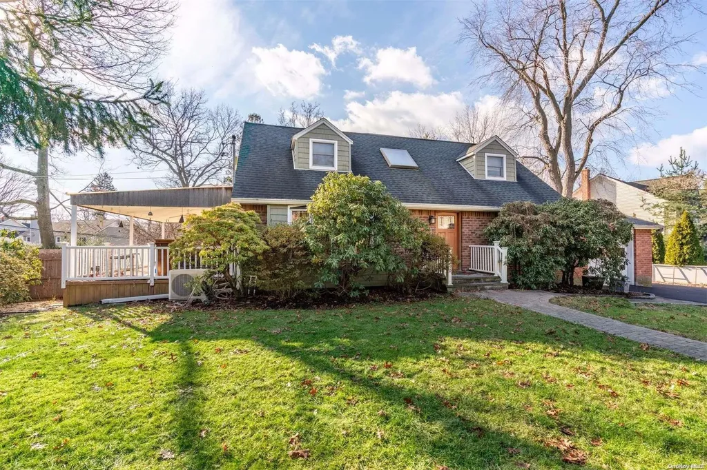 7 Milburn Lane Huntington NY 11743