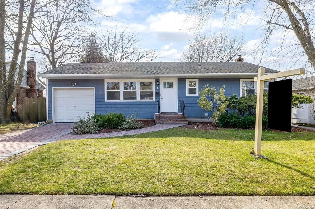 7 Gable Gate Old Bethpage NY 11804