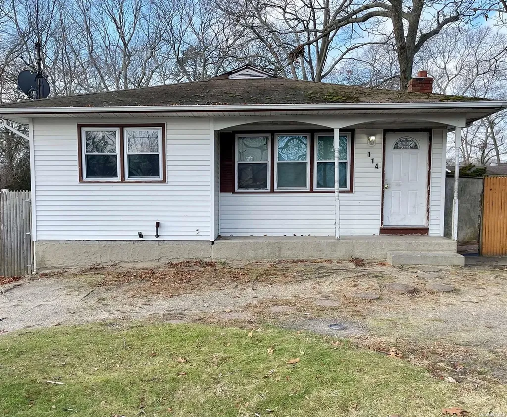 114 Adirondack Drive Selden NY 11784