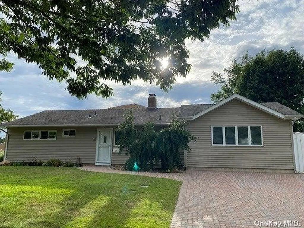 66 Belmont Circle Syosset NY 11791
