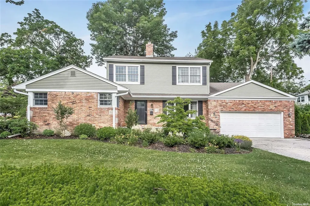 1 Brookwold Drive Manhasset NY 11030
