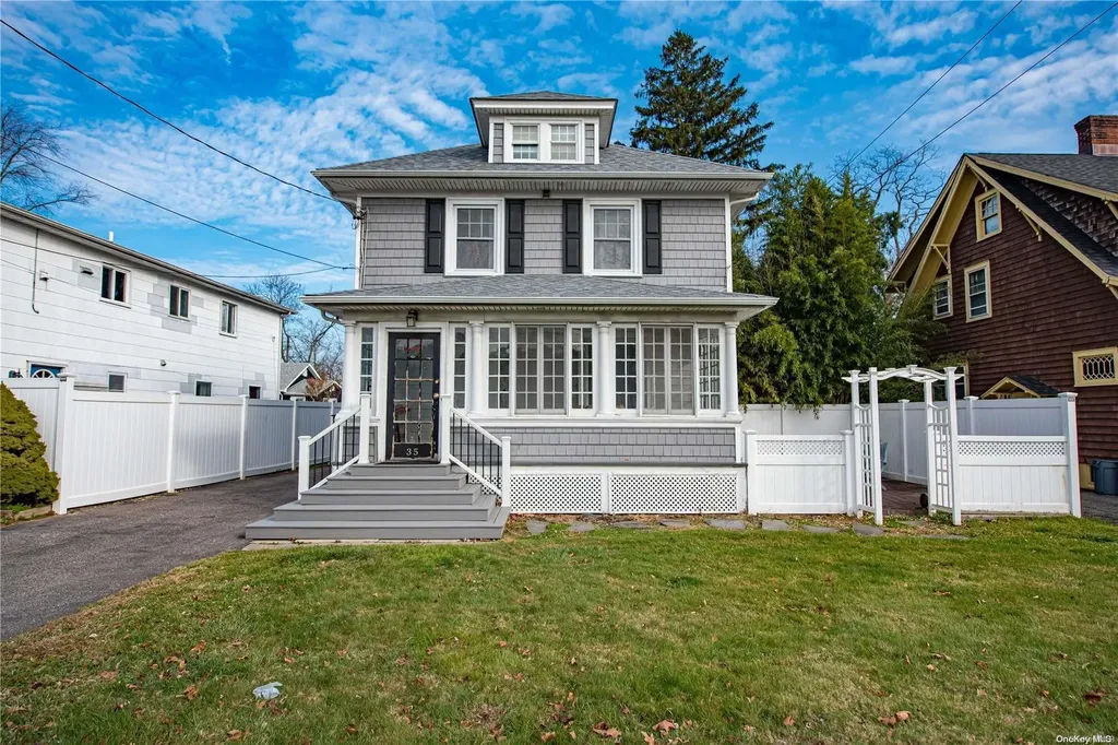 35 Bay Shore Avenue Bay Shore NY 11706