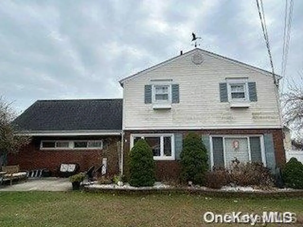 58 Broadway West Babylon NY 11704