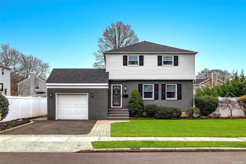 4 Darwin Drive Merrick NY 11566