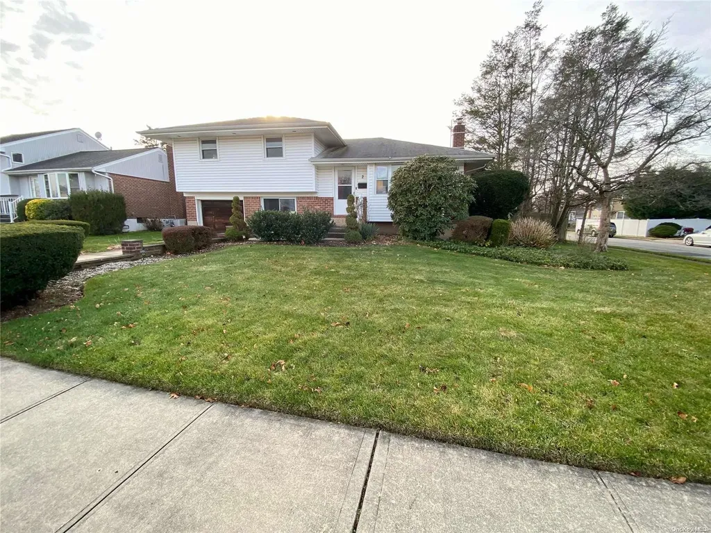 2 Bradley Street Plainview NY 11803