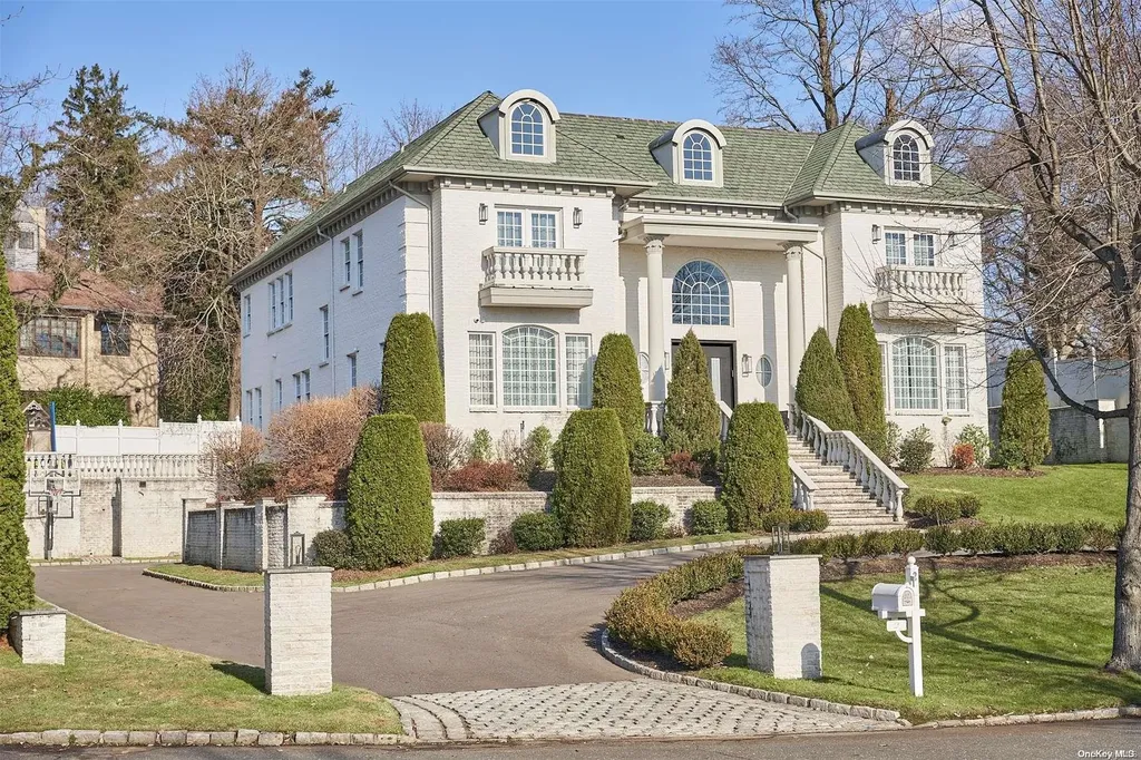 2 Boxwood Way Manhasset NY 11030