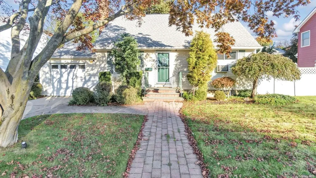 8 Taft Place Glen Cove NY 11542