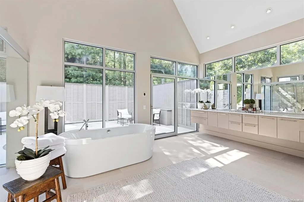 7 Rolling Wood Lane East Hampton NY 11937