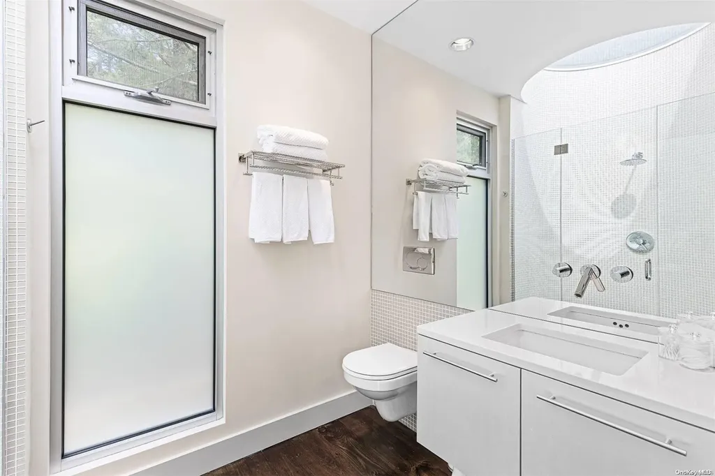 7 Rolling Wood Lane East Hampton NY 11937