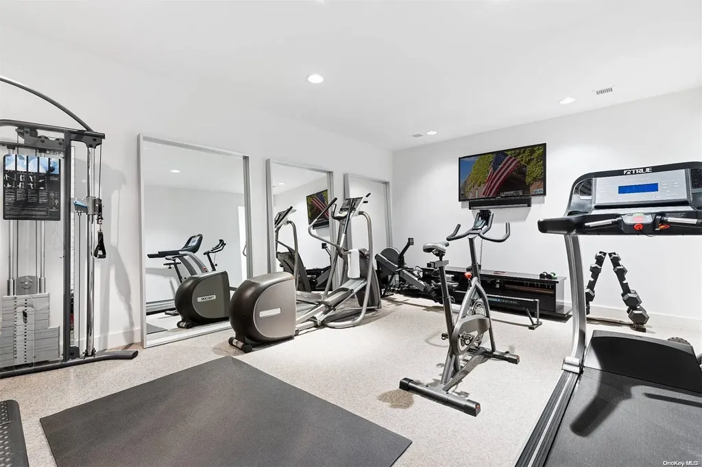 7 Rolling Wood Lane East Hampton NY 11937