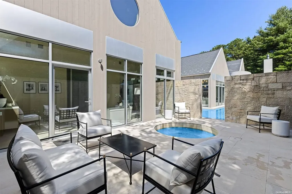 7 Rolling Wood Lane East Hampton NY 11937
