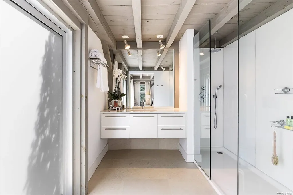 7 Rolling Wood Lane East Hampton NY 11937