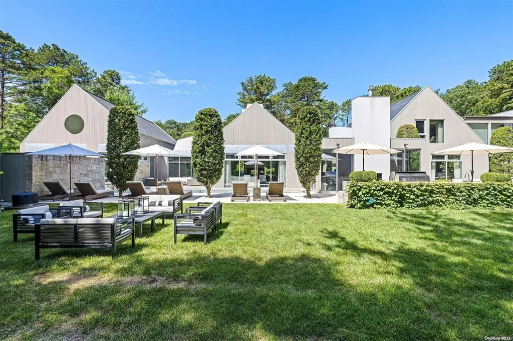 7 Rolling Wood Lane East Hampton NY 11937