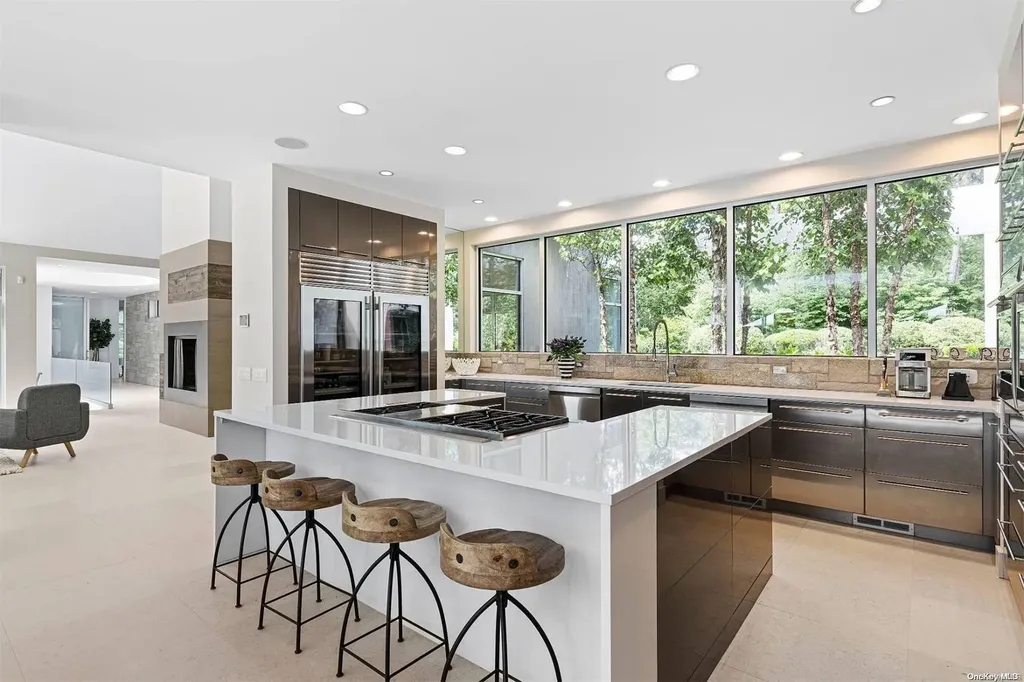 7 Rolling Wood Lane East Hampton NY 11937