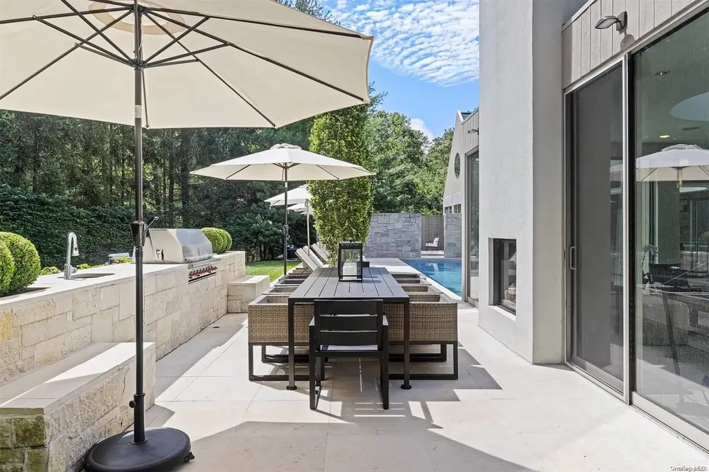 7 Rolling Wood Lane East Hampton NY 11937