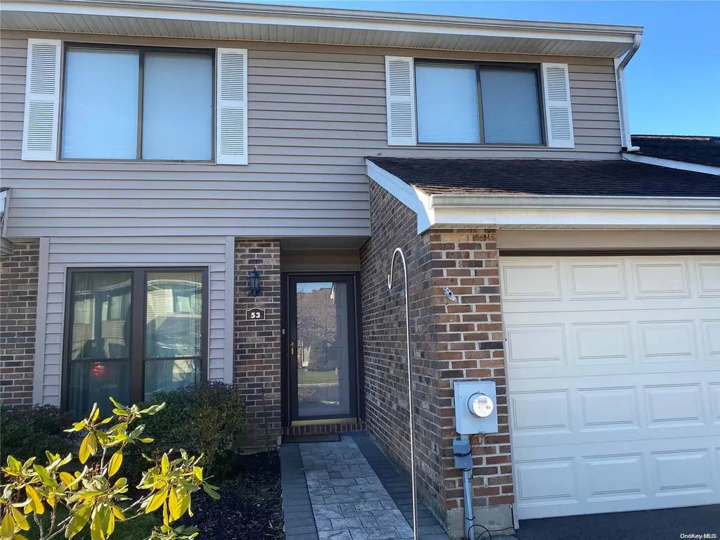 53 S Pond Lane Smithtown NY 11787