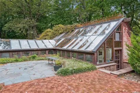 1026 W Shore Road Oyster Bay NY 11771