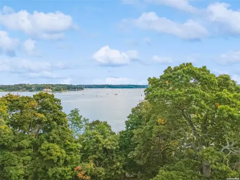 1026 W Shore Road Oyster Bay NY 11771