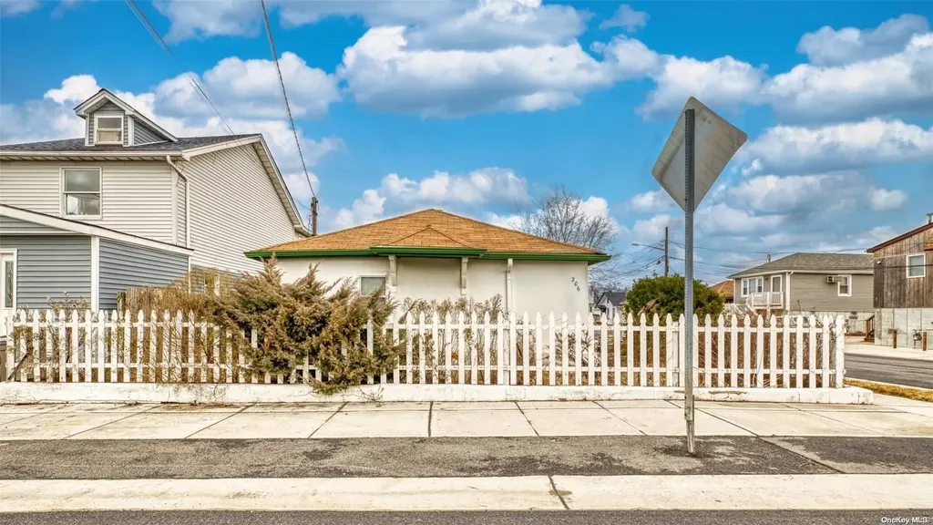 206 Davis Avenue Inwood NY 11096