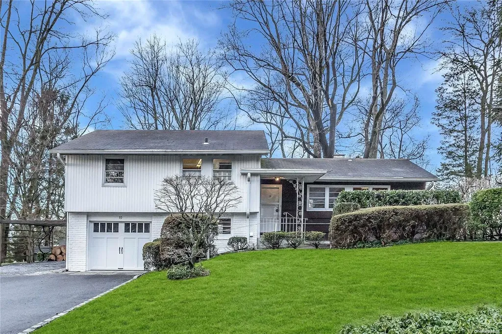 10 Orchard Lane Sea Cliff NY 11579