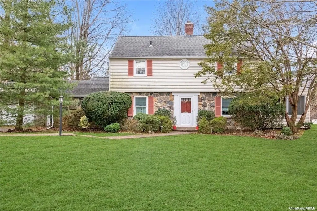 5 Shadow Lane East Williston NY 11596