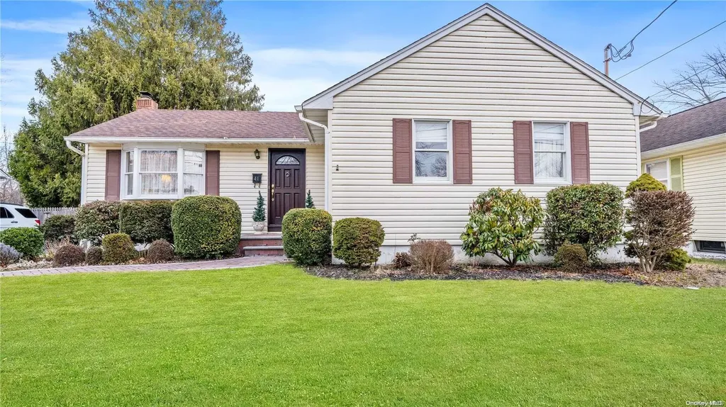 41 Tappan Avenue Babylon NY 11702