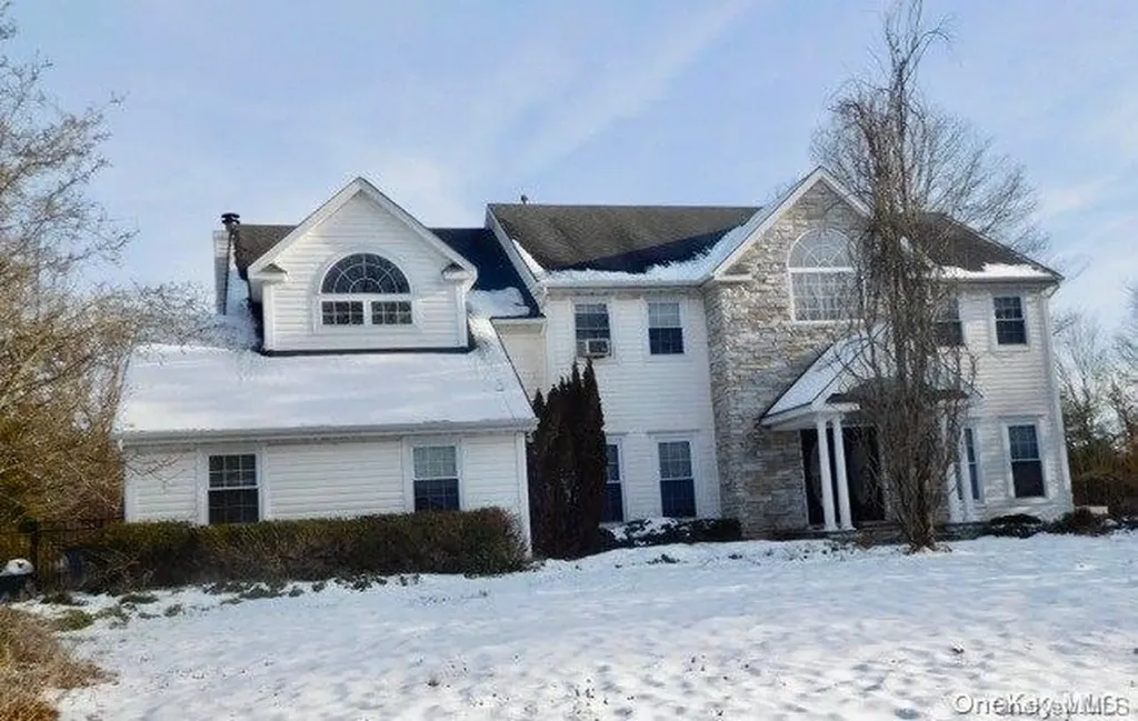 29 Varsity Boulevard East Setauket NY 11733