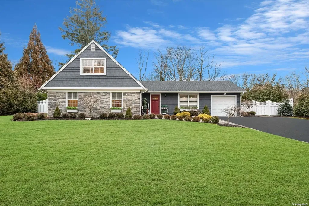 101 River Heights Drive Smithtown NY 11787