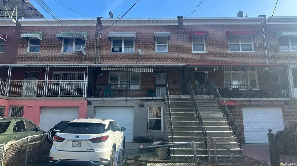 3756 Paulding Avenue Bronx NY 10469