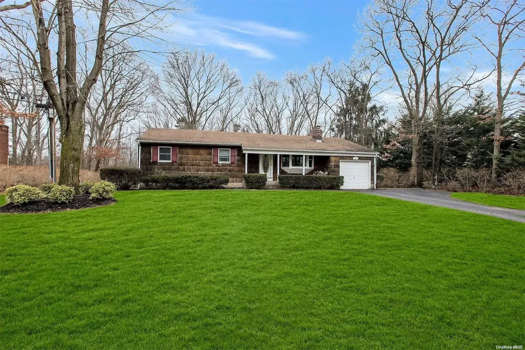 3 Maylin Court Smithtown NY 11787