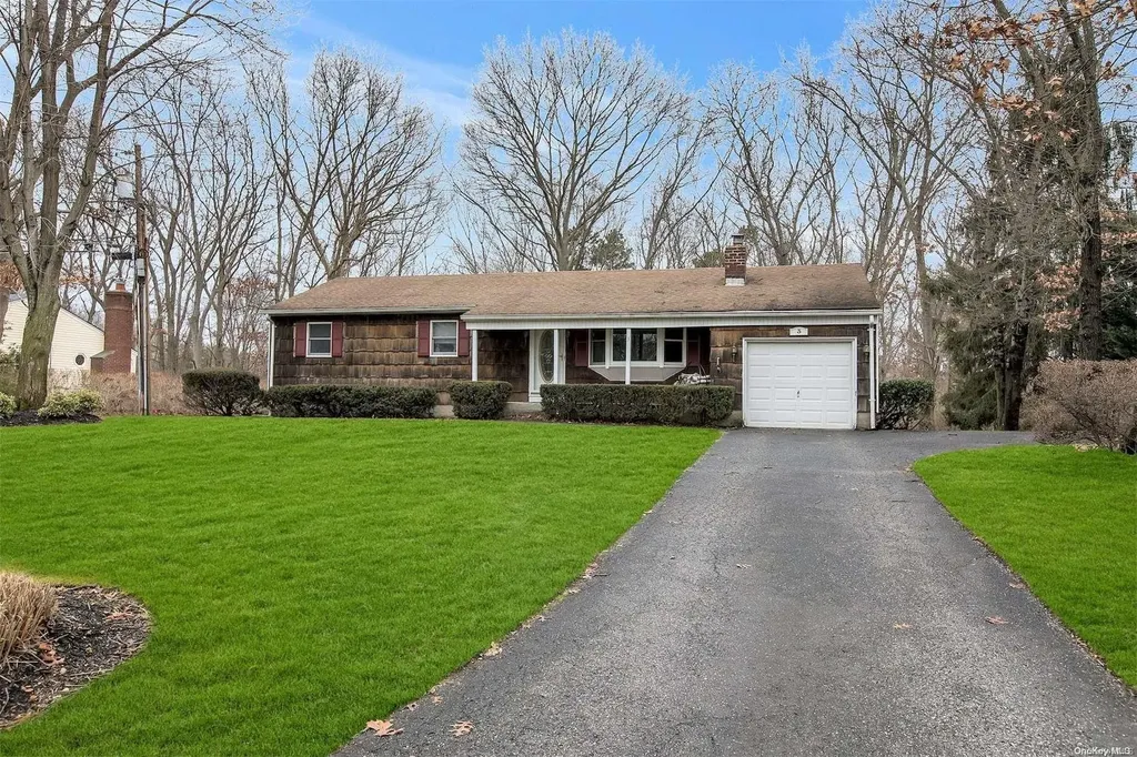 3 Maylin Court Smithtown NY 11787