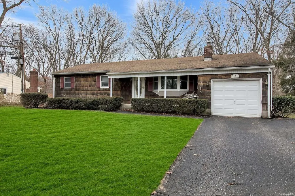 3 Maylin Court Smithtown NY 11787