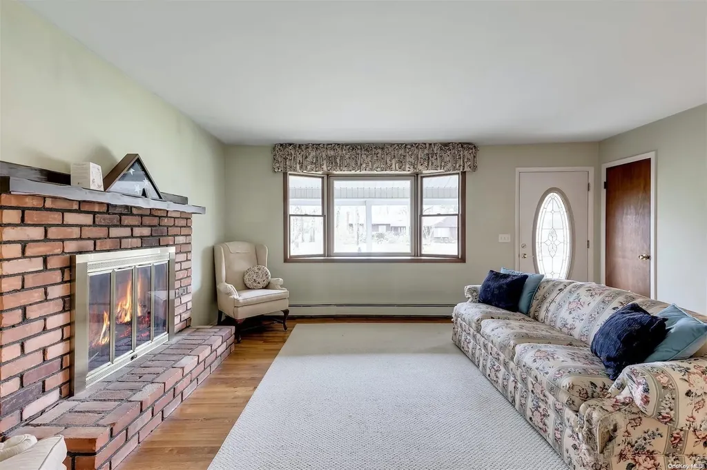 3 Maylin Court Smithtown NY 11787