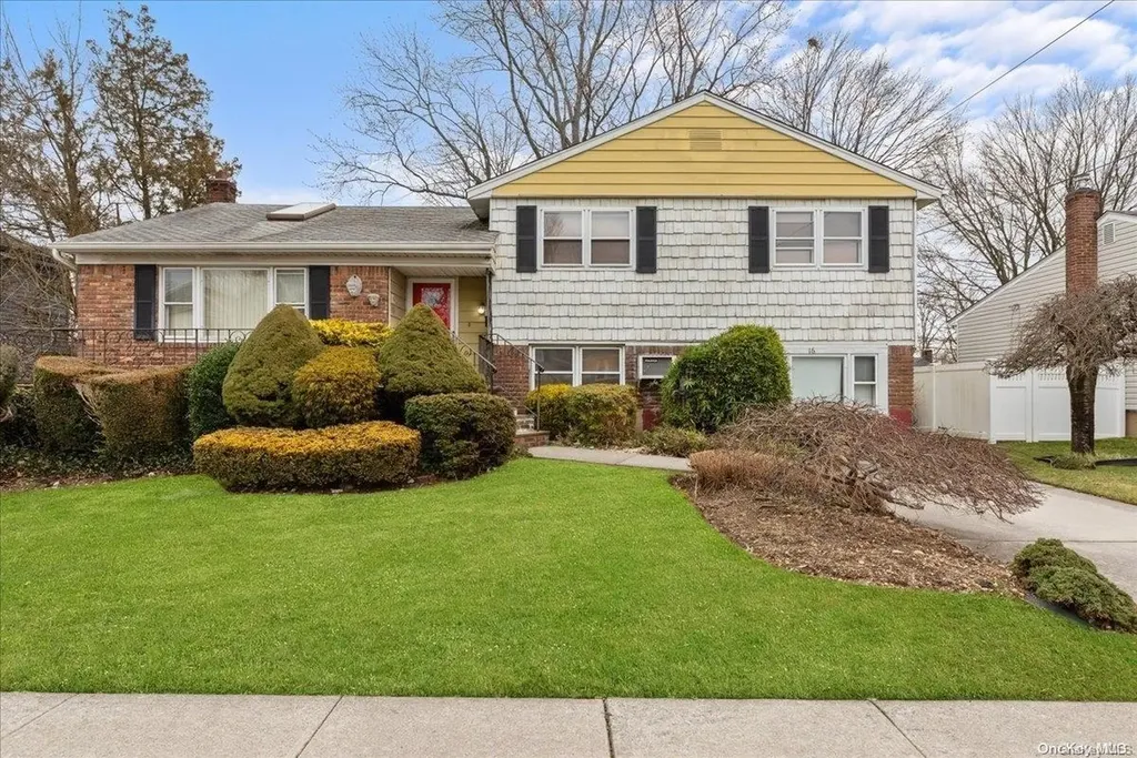 16 Agatha Drive Plainview NY 11803