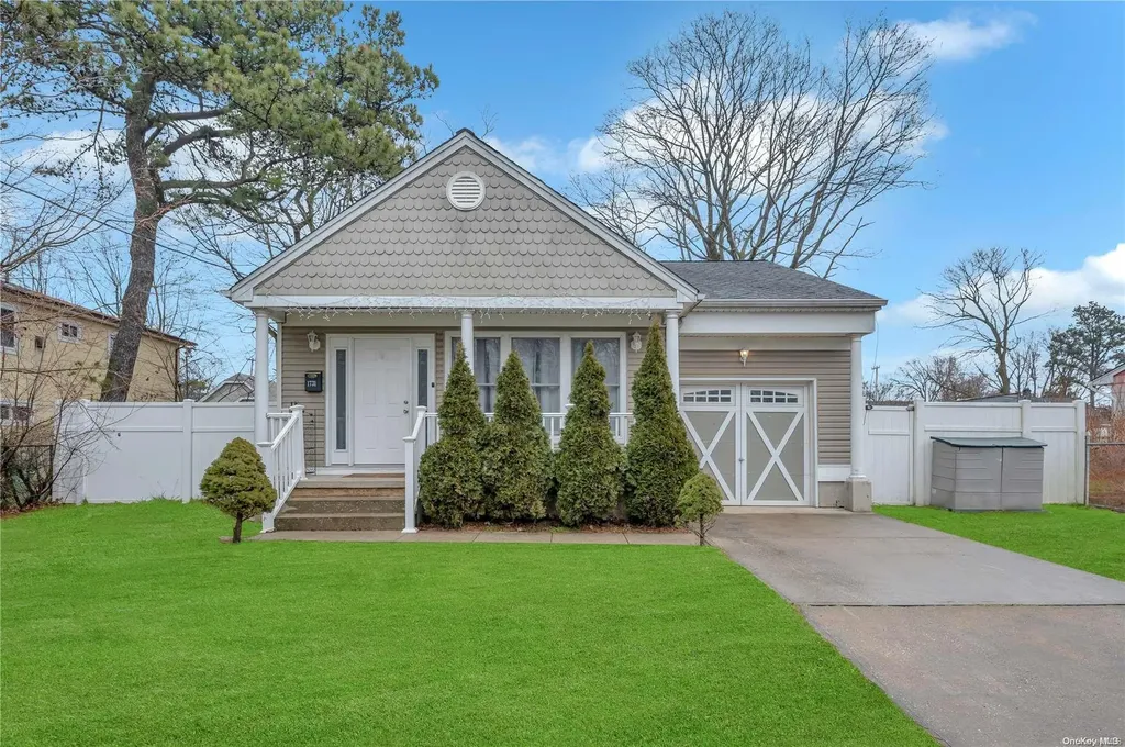 1731 Central Boulevard Bay Shore NY 11706