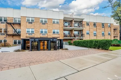 10 Lenox Road Rockville Centre NY 11570